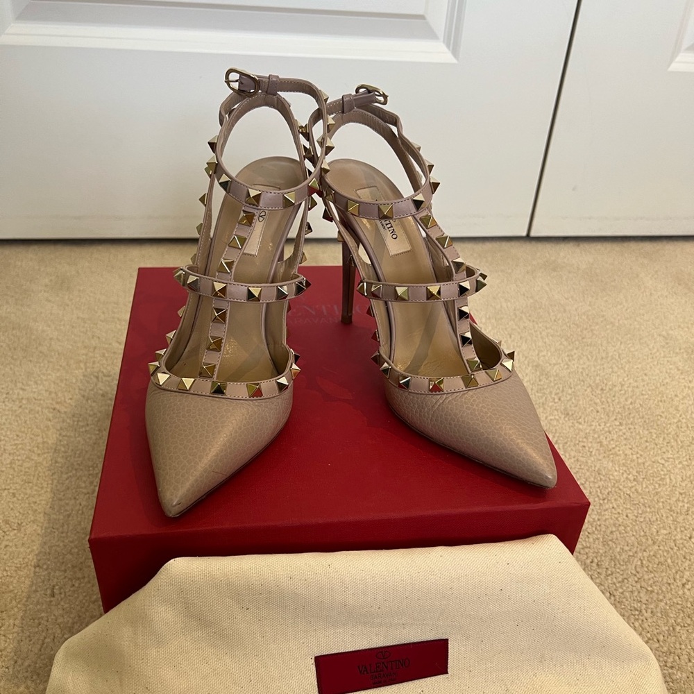 Valentino Garavani rock stud, caged pump. Ankle strap leather high heel shoes.